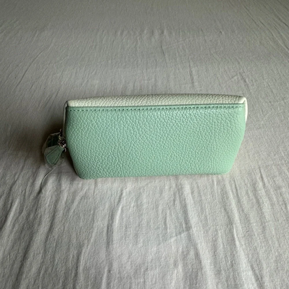 Vanessa Williams Mint Green Pebbled Faux Leather Cosmetic Train Case Bag Set 2pc